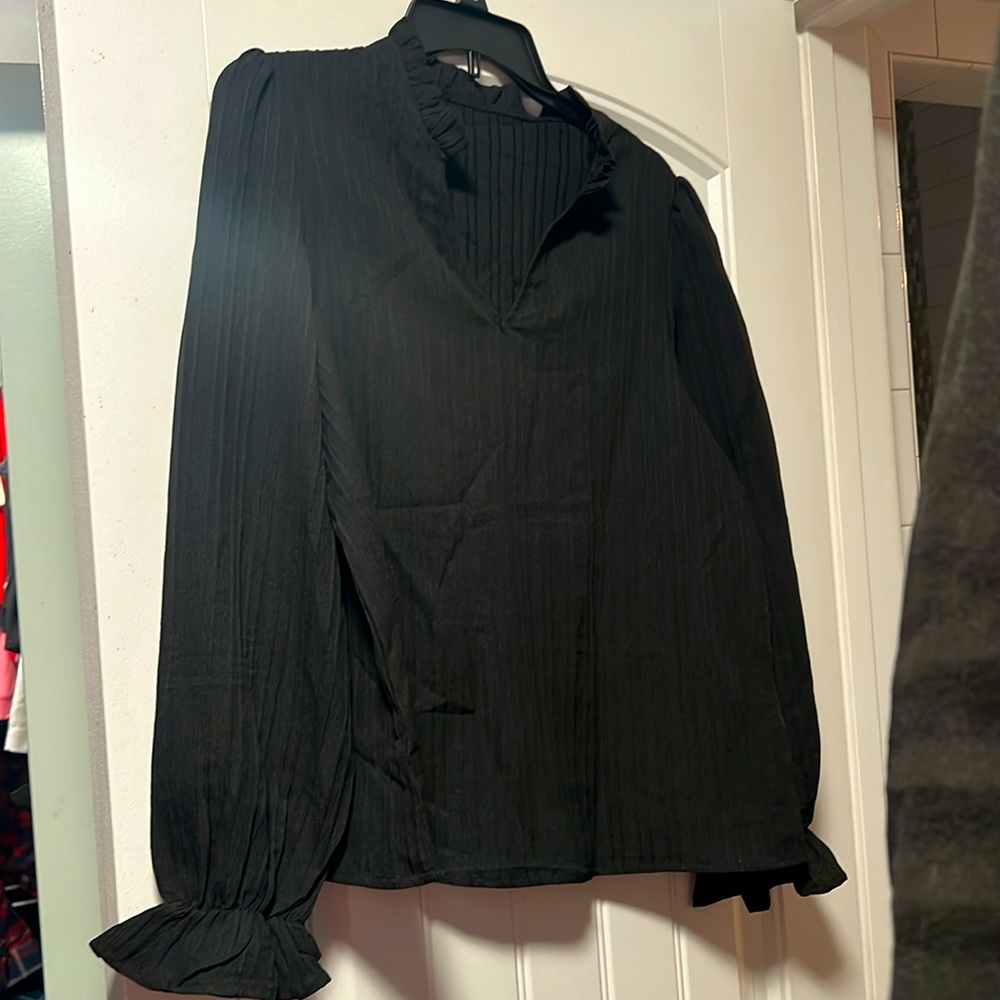 Shein Women’s black top size L never worn brand new